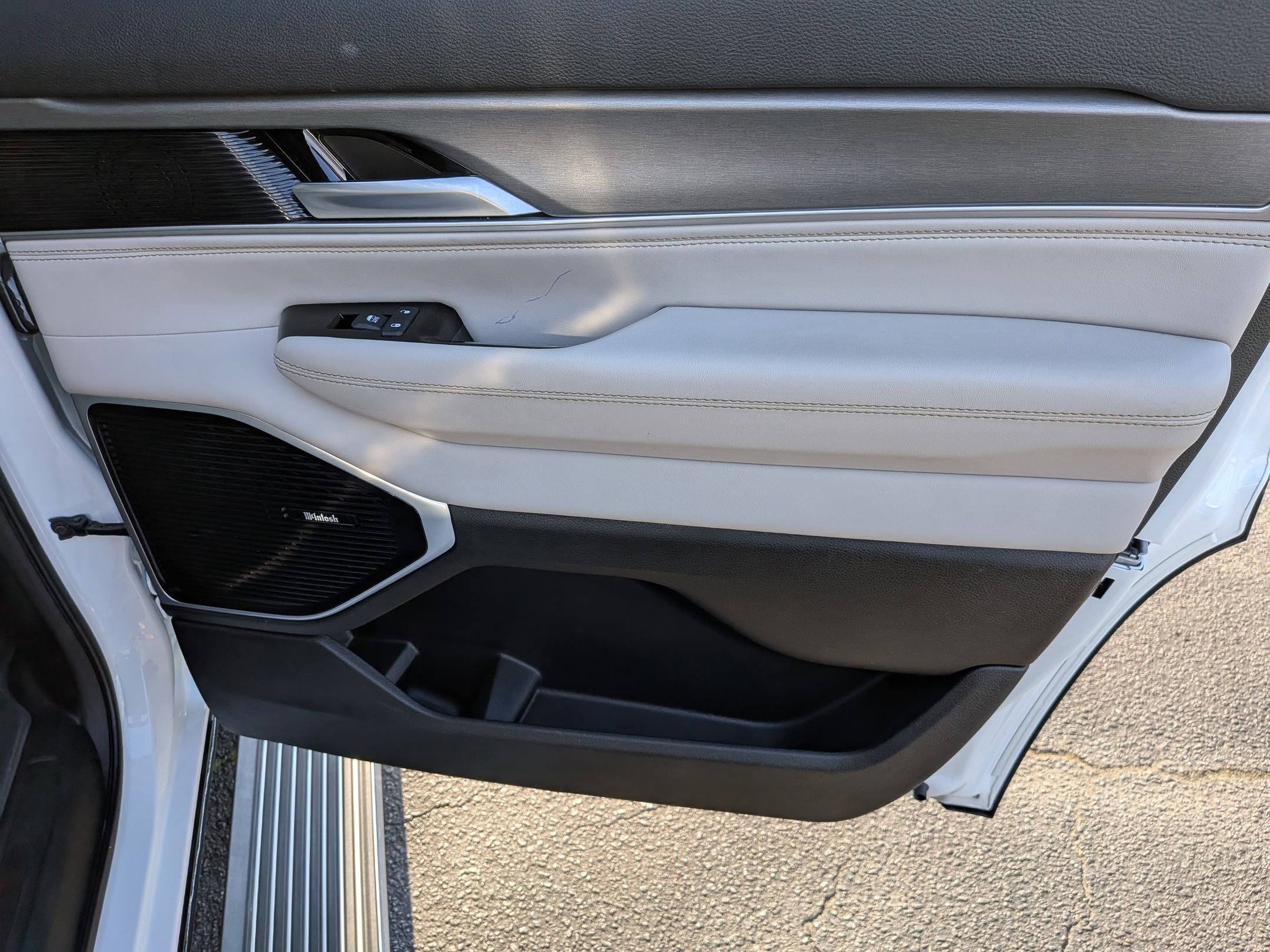 Certified 2025 Jeep Wagoneer Series III w/ Premium Group I image 32