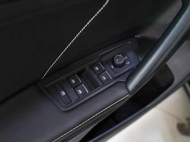 Used 2023 Volkswagen Tiguan SE R-Line image 21