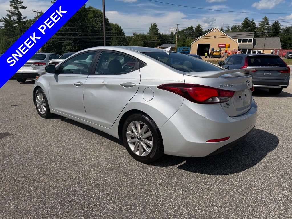 Used 2015 Hyundai Elantra SE w/ Option Group 02 FWD image 3
