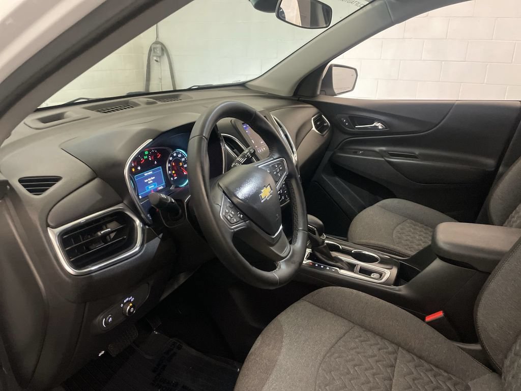 Used 2024 Chevrolet Equinox LT FWD image 2
