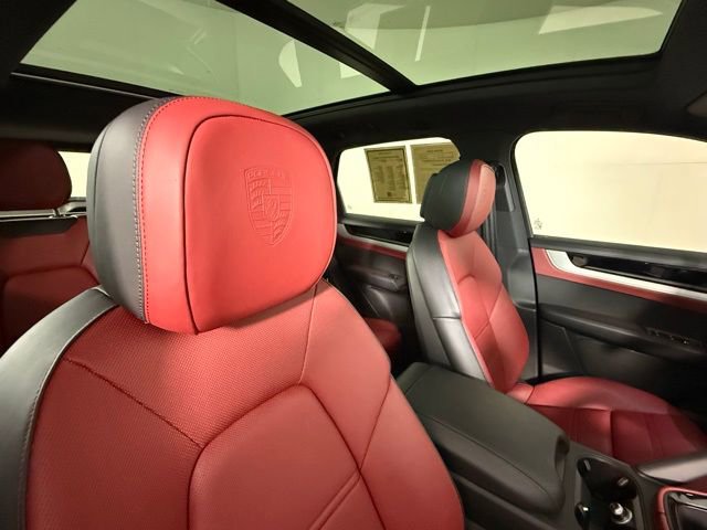 Used 2025 Porsche Cayenne S image 33