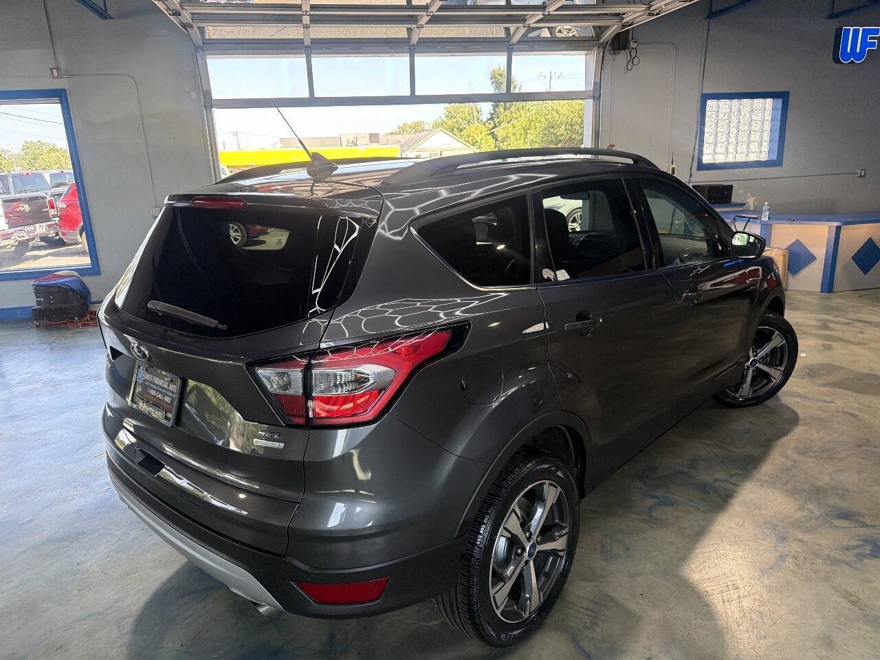 Used 2018 Ford Escape SEL w/ Canadian Touring Package FWD image 2