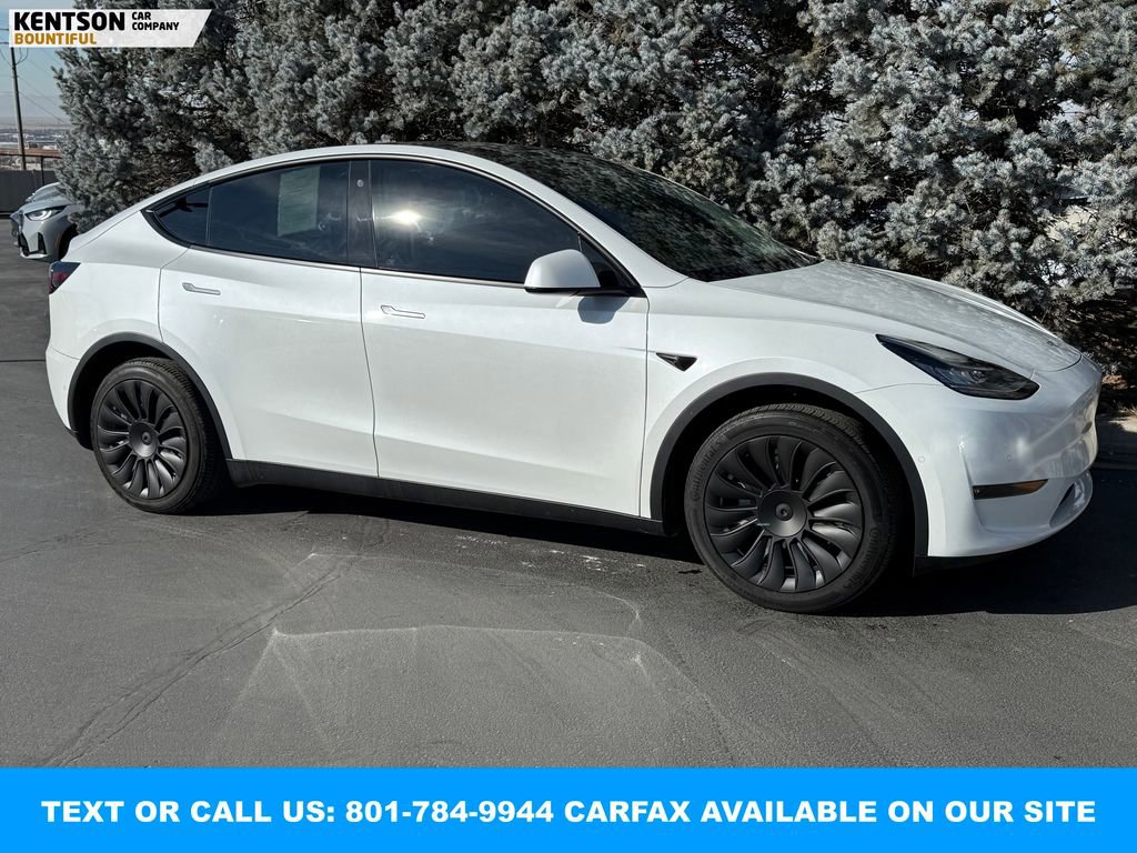 Used 2022 Tesla Model Y Long Range image 11