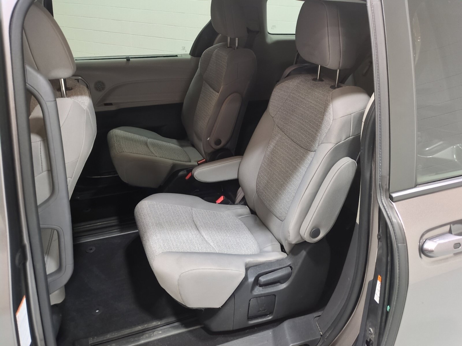 Used 2022 Toyota Sienna LE FWD image 13