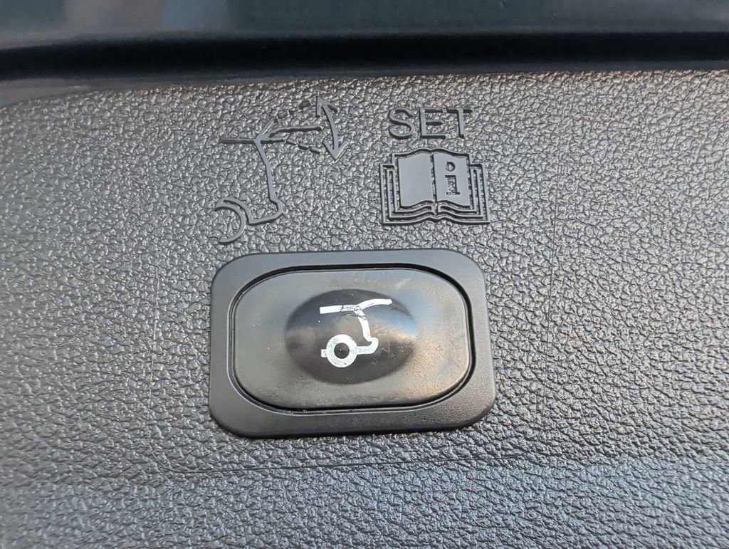 Used 2019 Ford Escape SEL image 21