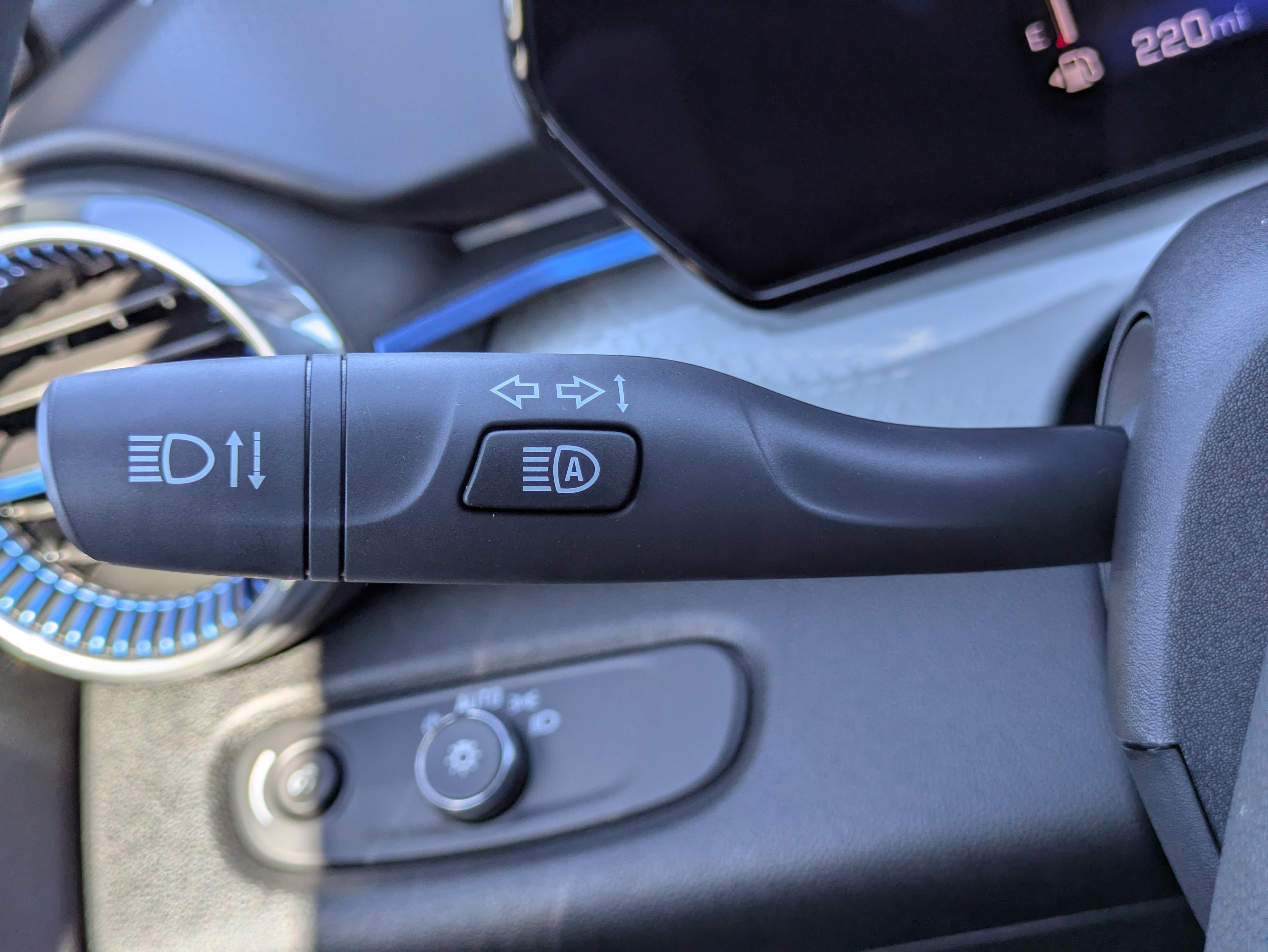 New 2026 Chevrolet Trax LT w/ Sunroof Package image 18