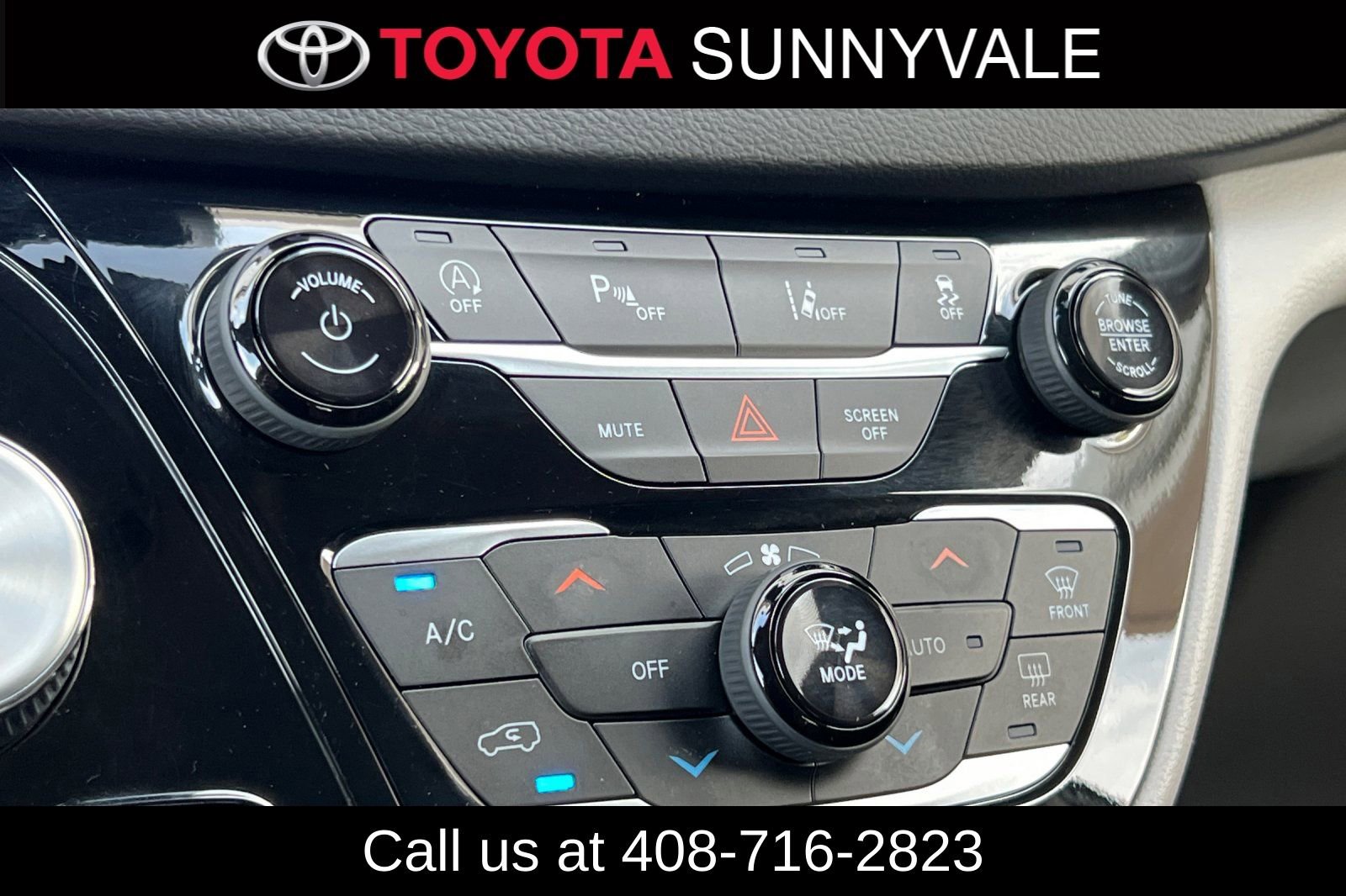 Used 2023 Chrysler Pacifica Touring-L image 25