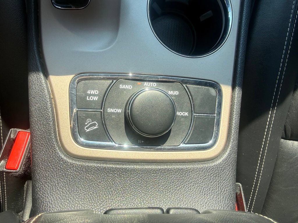 Used 2015 Jeep Grand Cherokee Limited AWD/4WD image 26