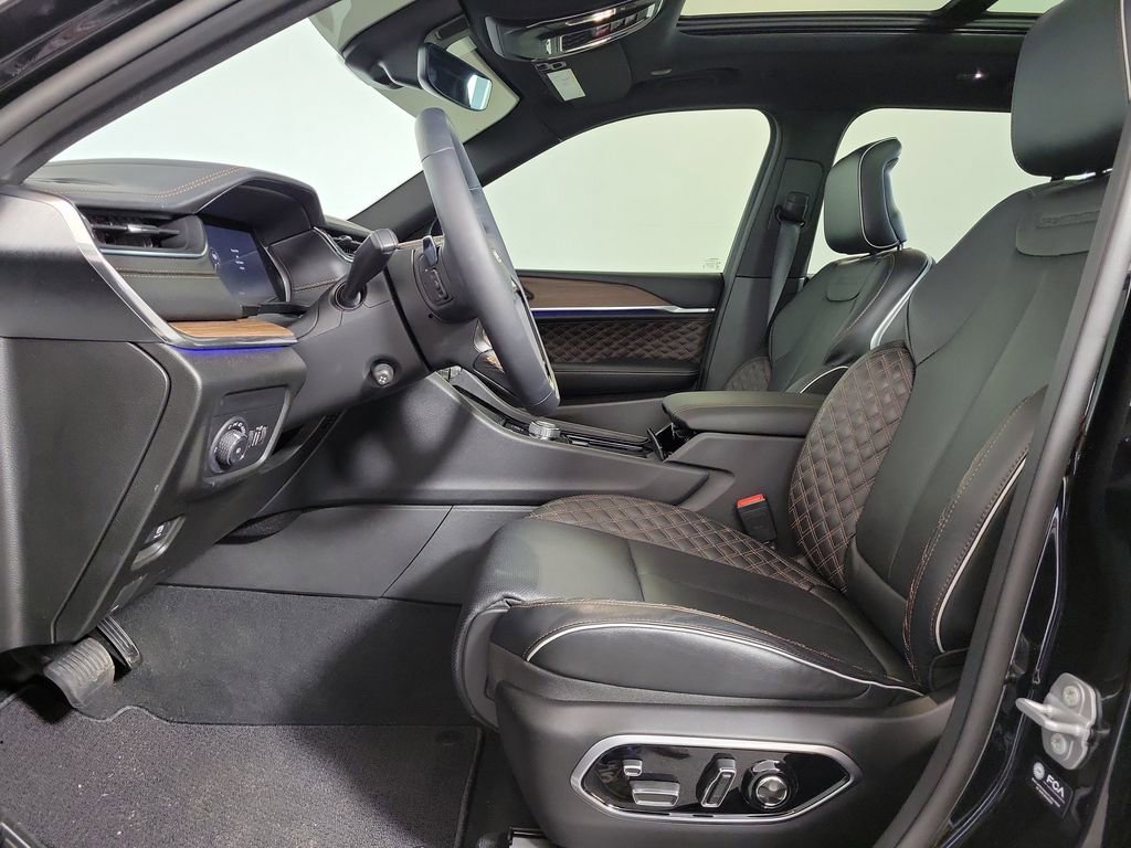 Used 2025 Jeep Grand Cherokee Summit w/ Obsidian Package image 10