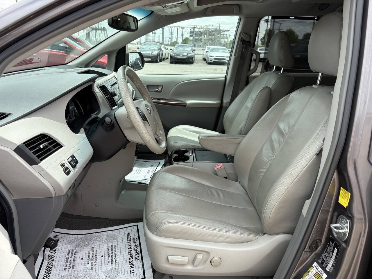 Used 2011 Toyota Sienna XLE w/ Entertainment Pkg FWD image 22