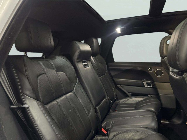 Used 2017 Land Rover Range Rover Sport HSE image 32