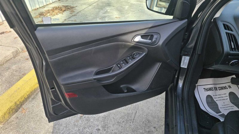 Used 2017 Ford Focus SE w/ Interior Protection Package image 14