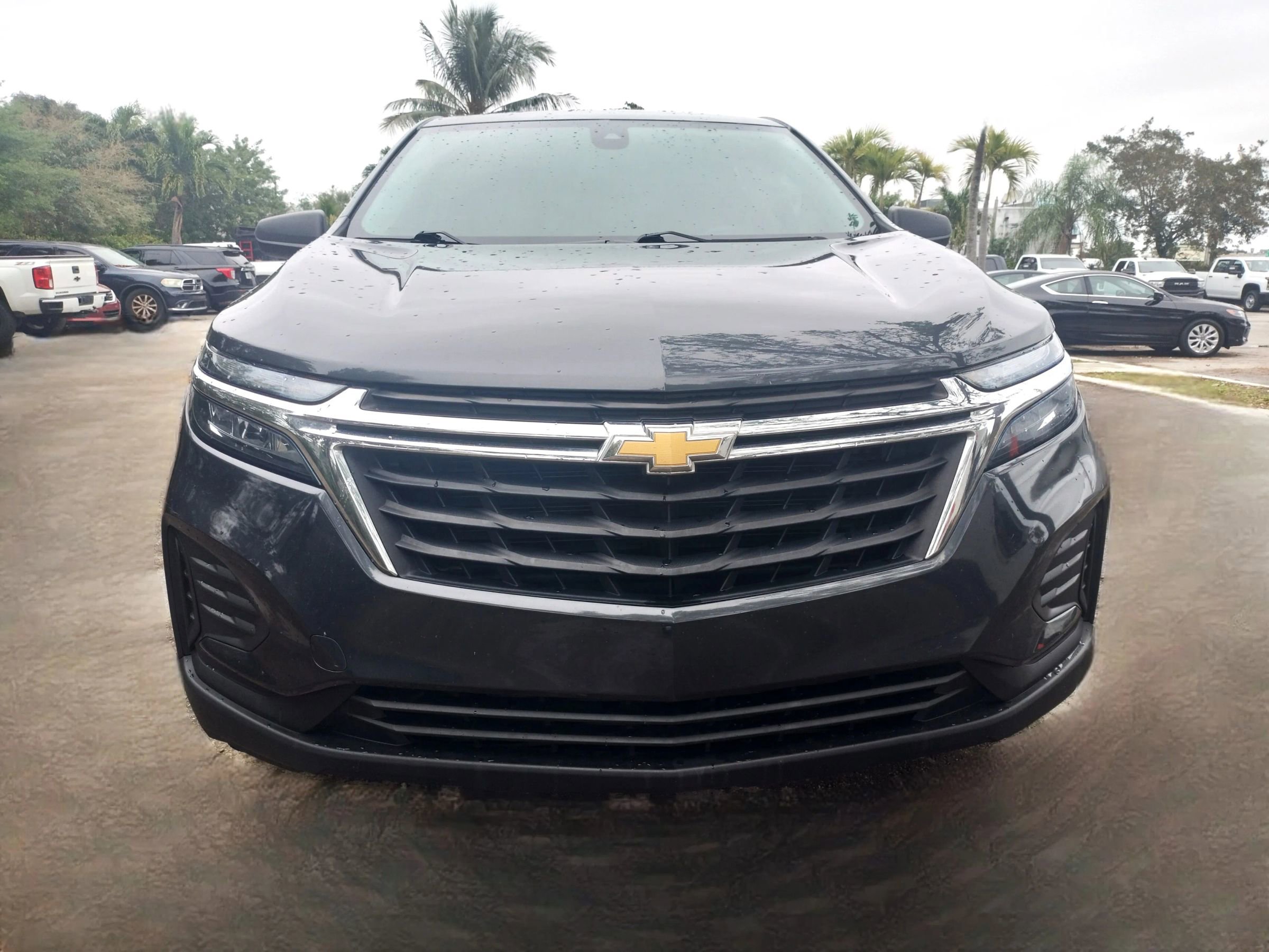 Used 2022 Chevrolet Equinox LS FWD image 2