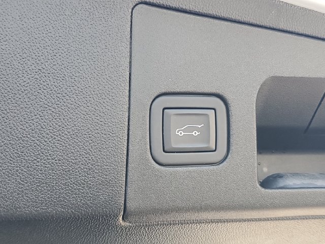 Certified 2024 Cadillac XT5 Premium Luxury w/ LPO, Floor Liner Package AWD/4WD image 9