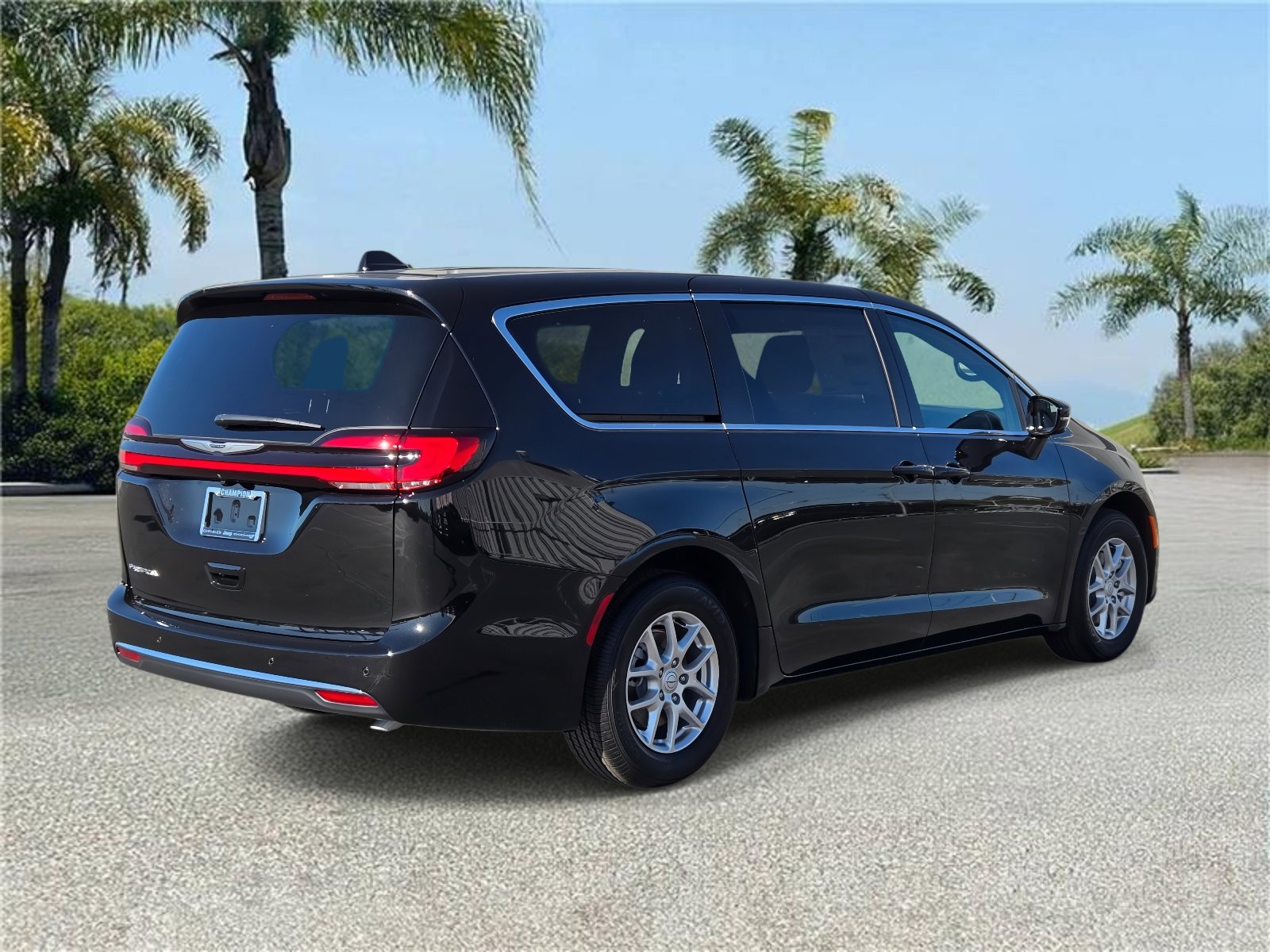 New 2026 Chrysler Pacifica Select image 4