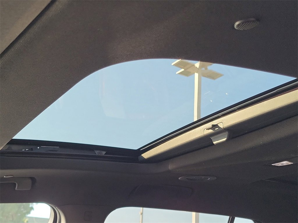 Certified 2022 Chevrolet Traverse Premier w/ Redline Edition image 16