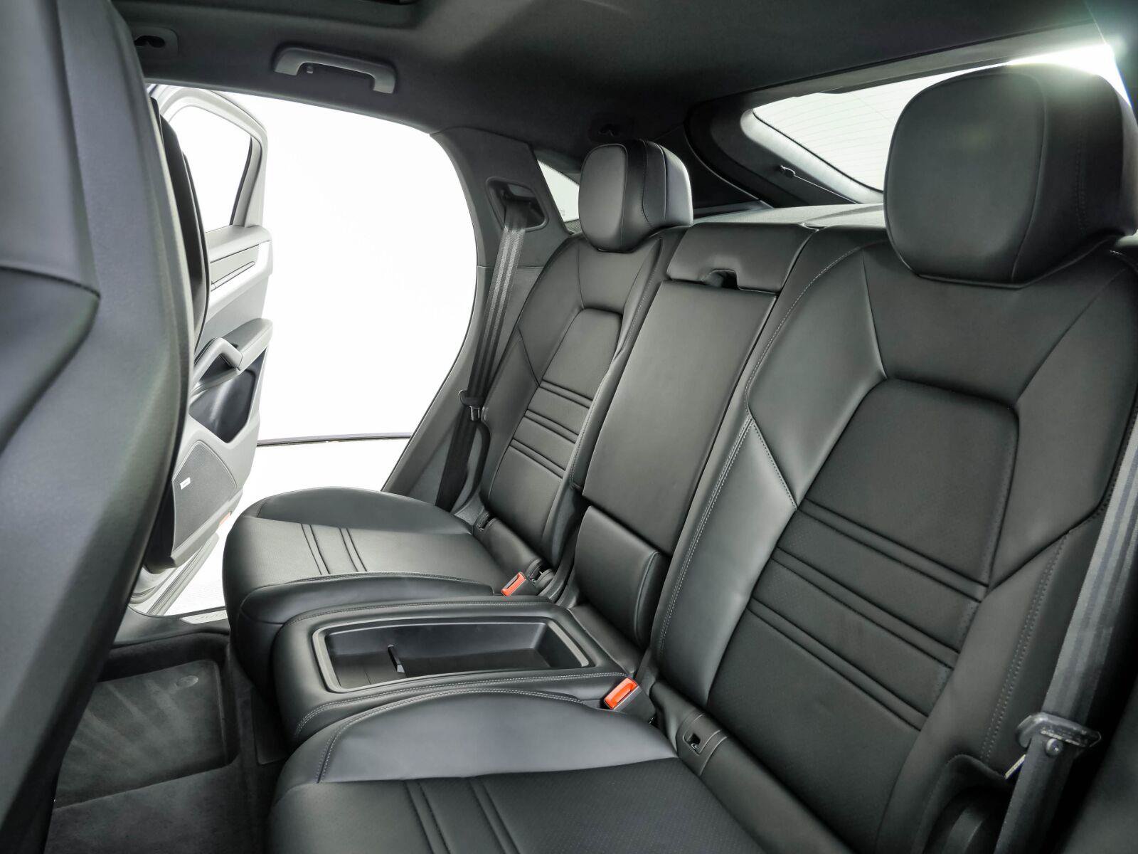Used 2025 Porsche Cayenne S AWD/4WD image 22