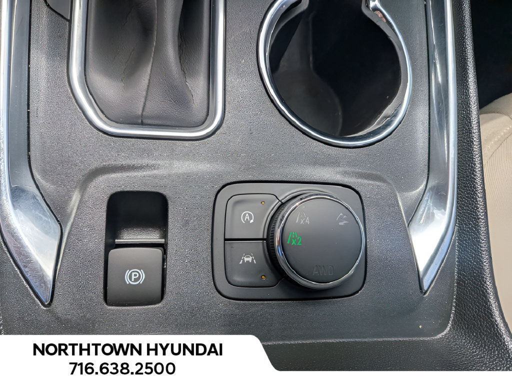Used 2023 Chevrolet Traverse LS AWD/4WD image 16