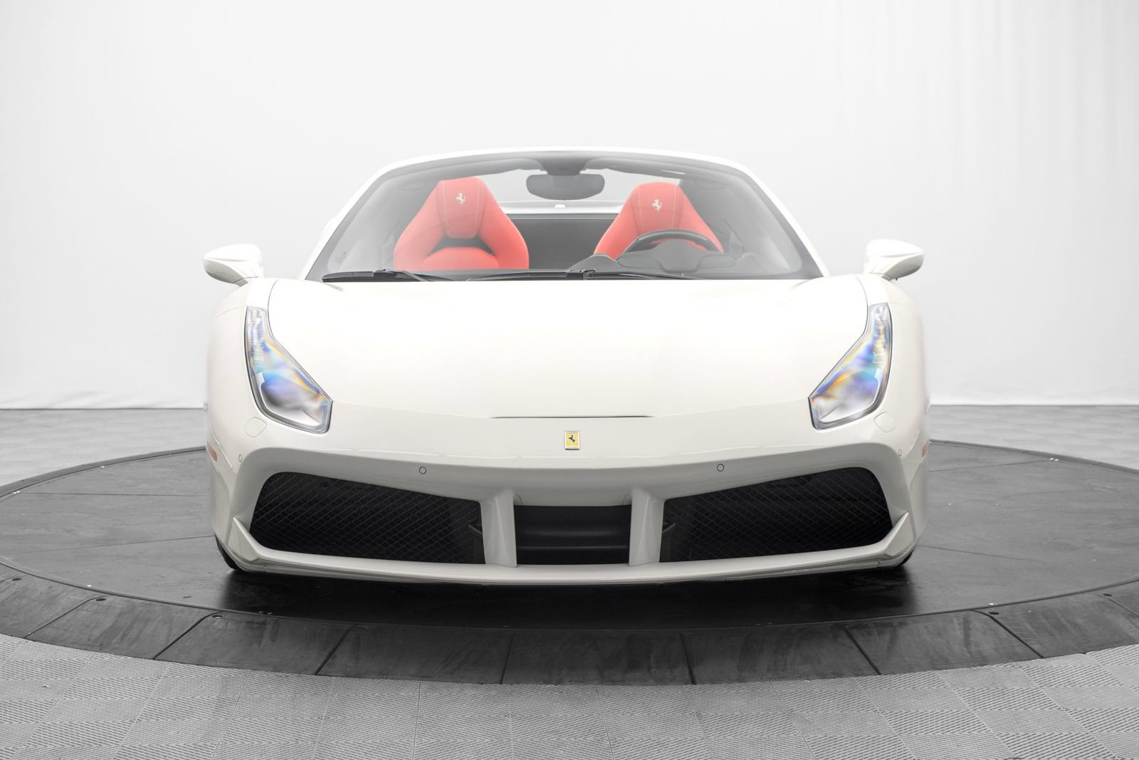 Used 2019 Ferrari 488 Spider RWD image 2
