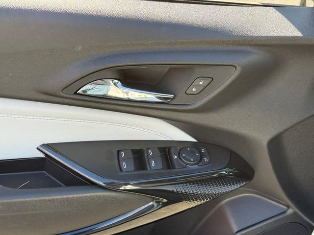 Used 2025 Chevrolet Trax LT w/ Driver Confidence Package image 16