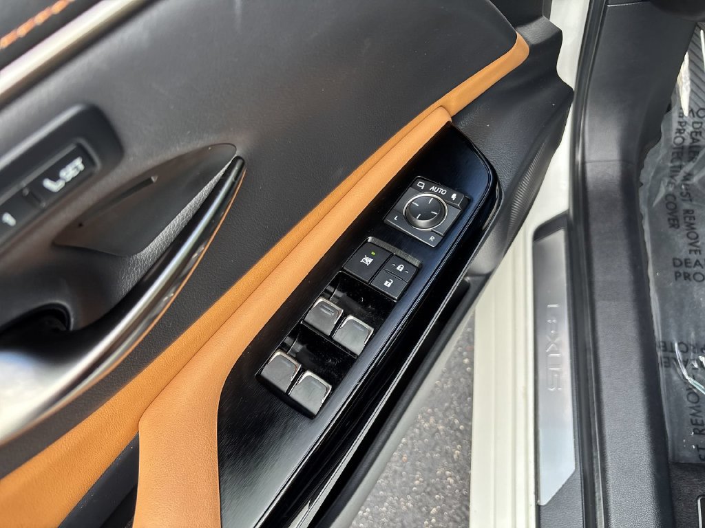 Used 2023 Lexus ES 350 w/ Premium Package FWD image 12