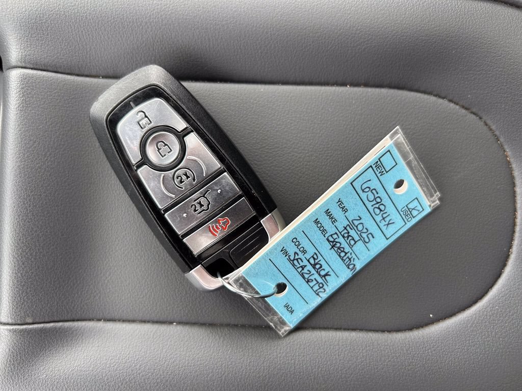 Used 2025 Ford Expedition Active AWD/4WD image 44