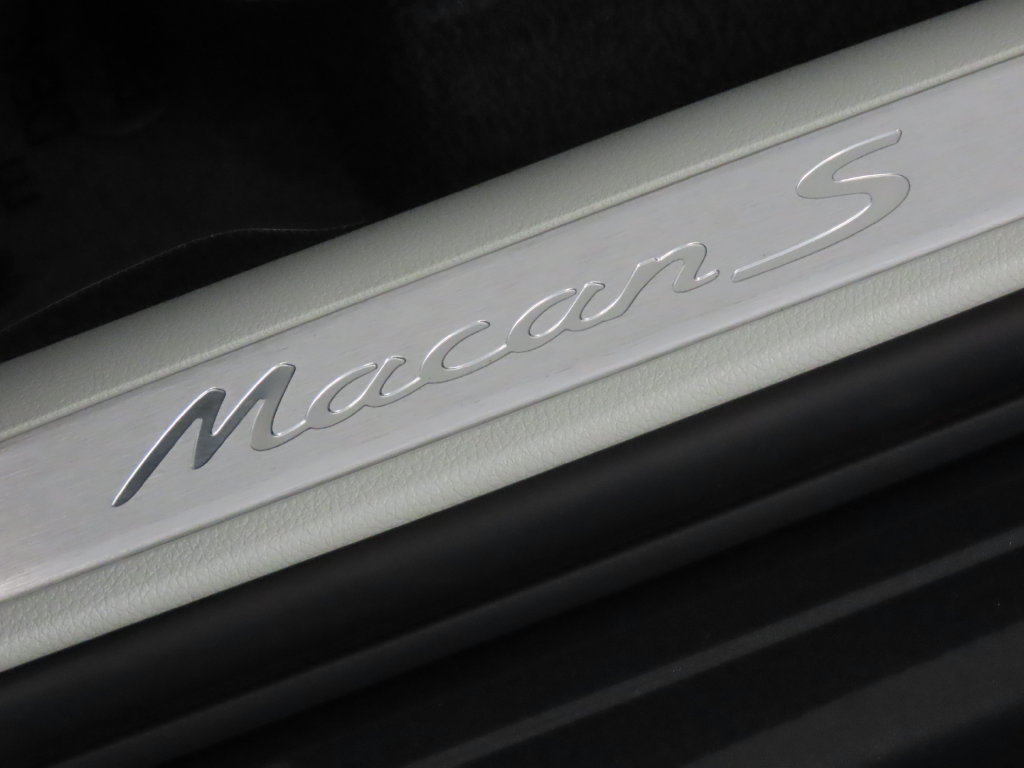 Certified 2023 Porsche Macan S AWD/4WD image 40