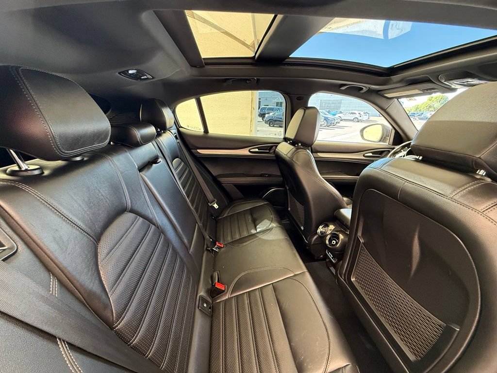 Used 2023 Alfa Romeo Stelvio Veloce AWD/4WD image 18