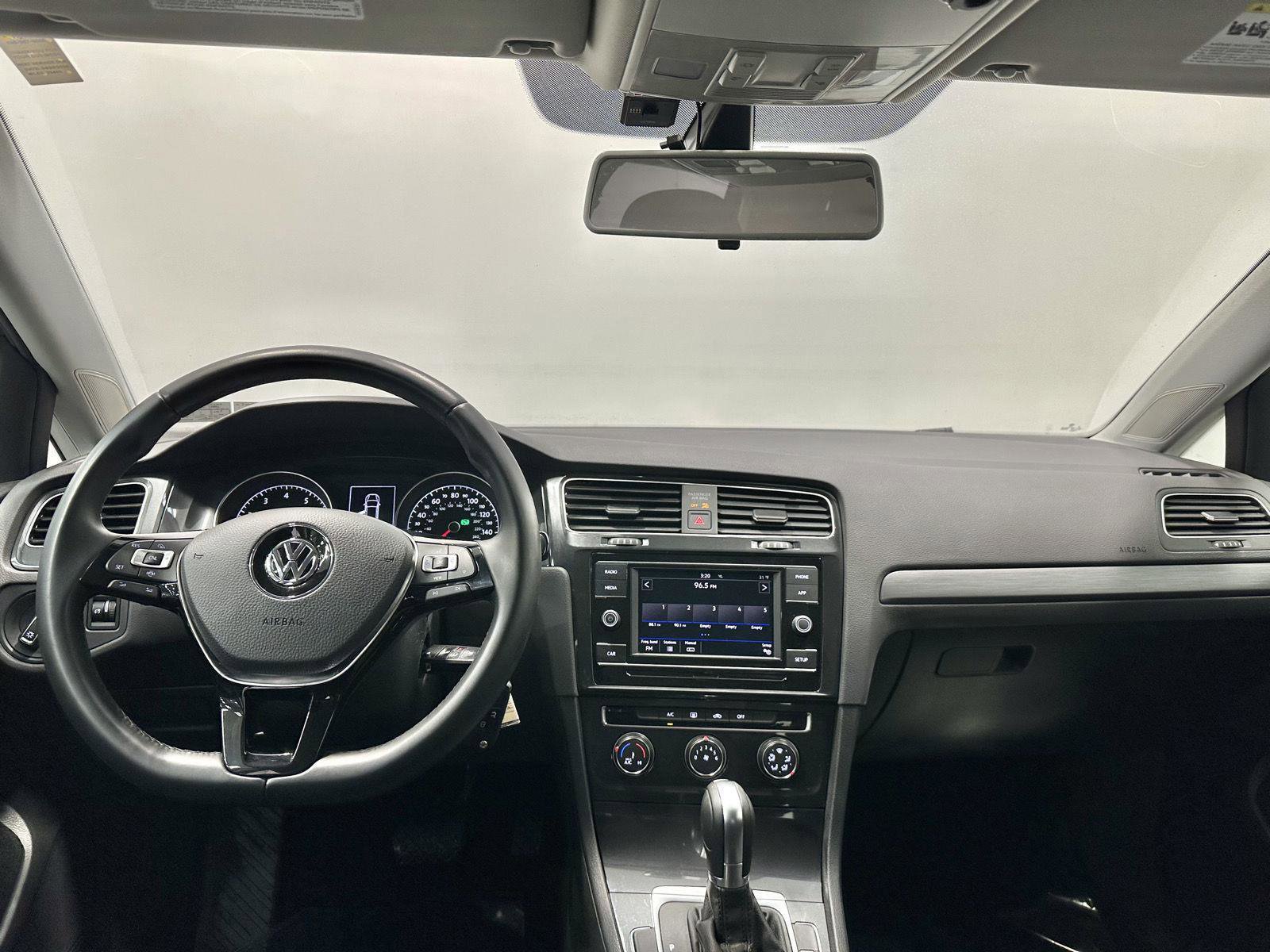 Used 2019 Volkswagen Golf S image 20