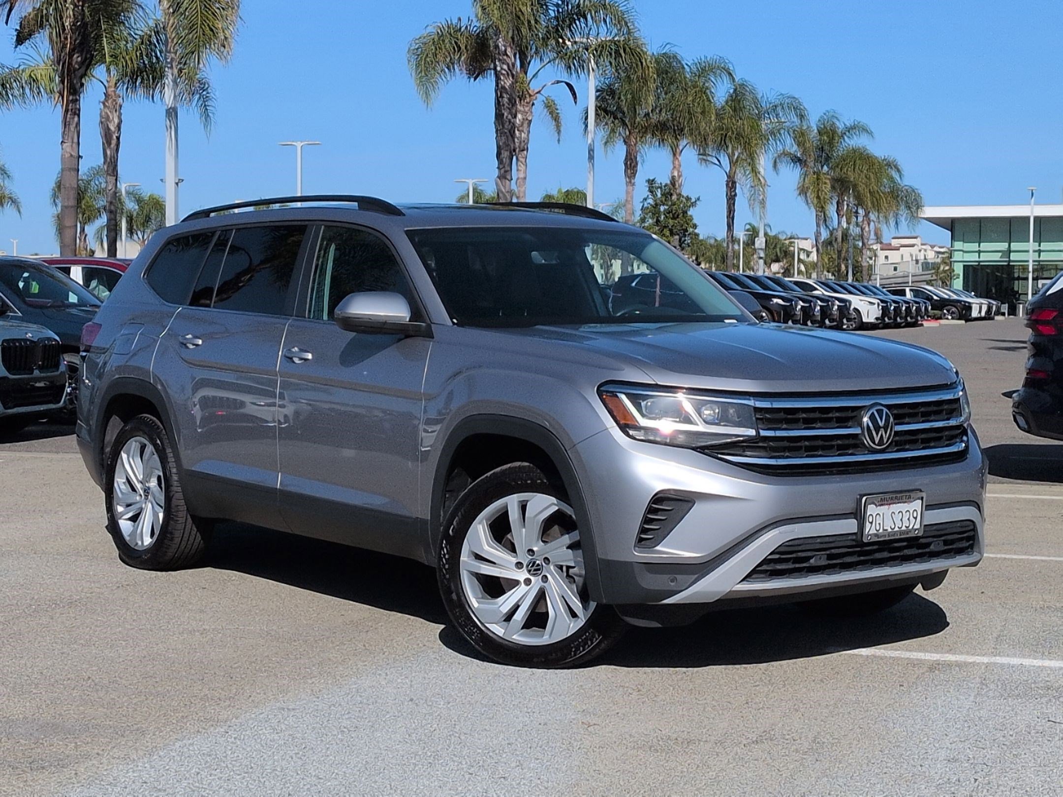 Used 2023 Volkswagen Atlas SE w/ Panoramic Sunroof Package image 2