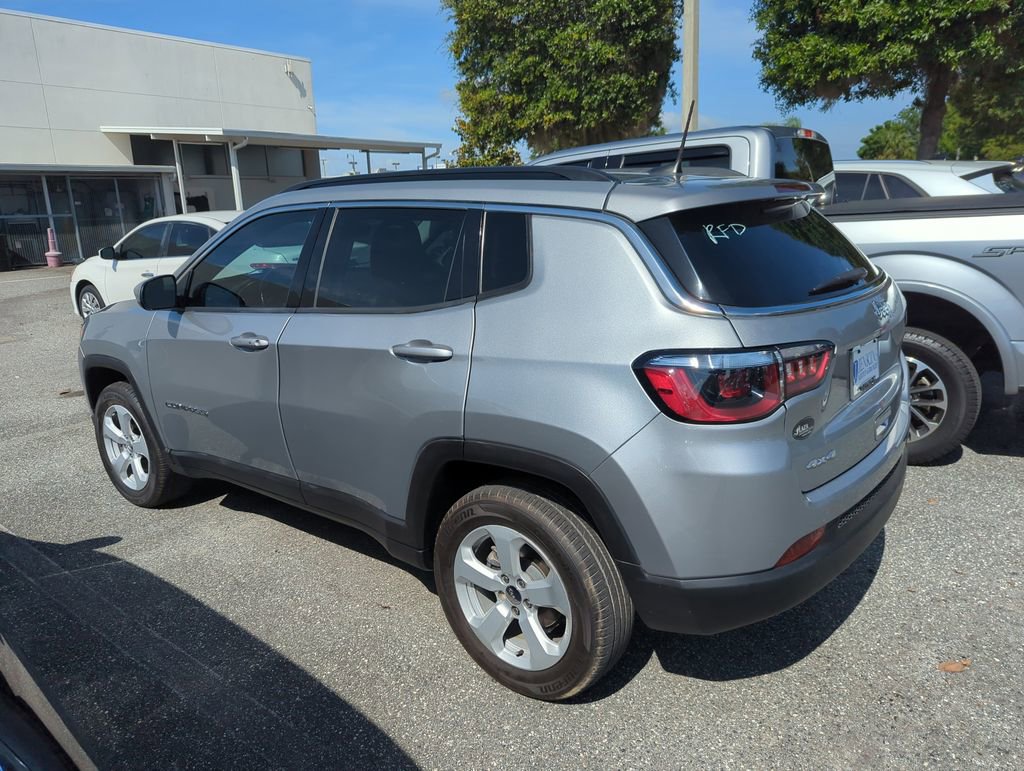 Used 2021 Jeep Compass Latitude w/ Convenience Group AWD/4WD image 3