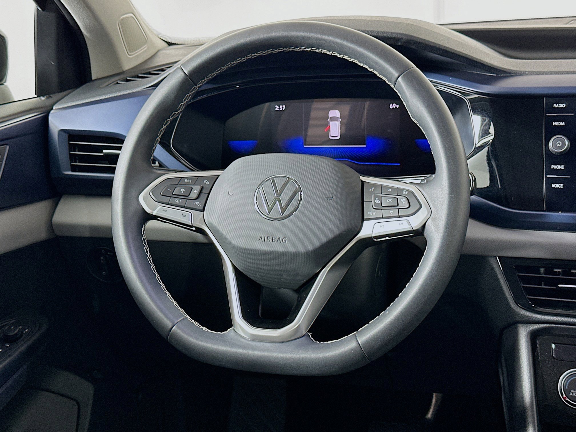 Used 2023 Volkswagen Taos SE w/ Panoramic Sunroof Package FWD image 18