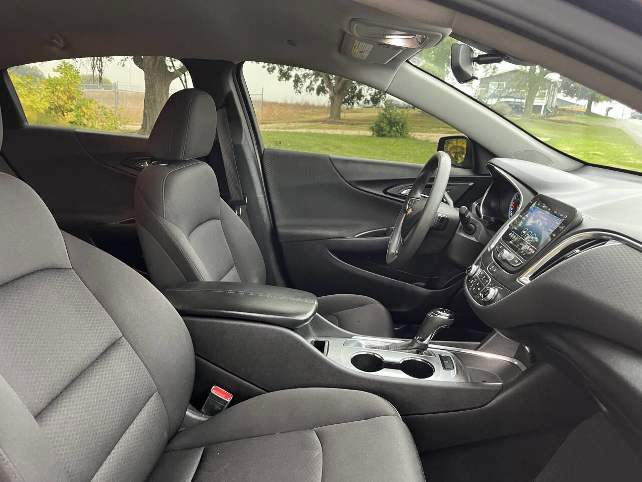 Used 2020 Chevrolet Malibu LT image 30