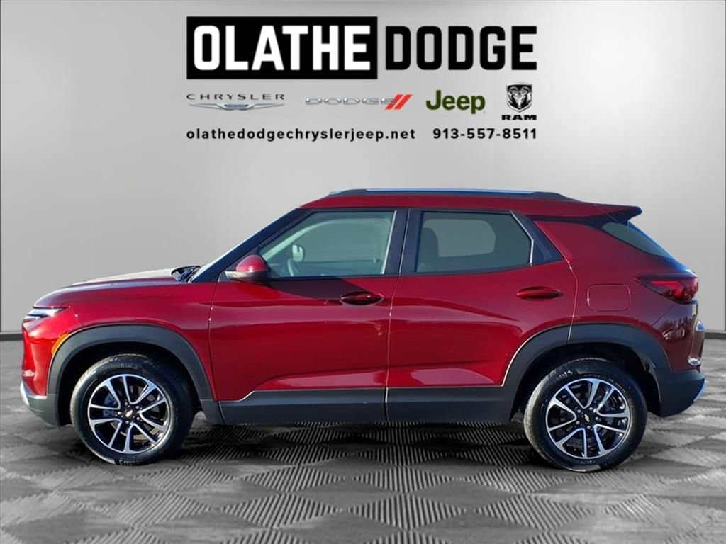 Used 2025 Chevrolet TrailBlazer LT image 3