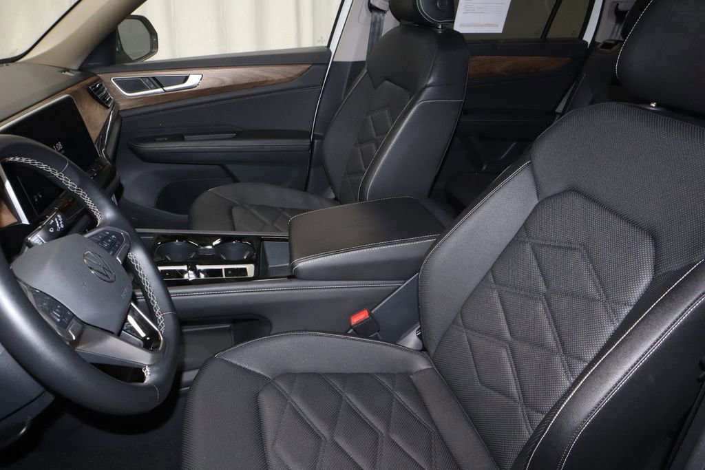 Used 2025 Volkswagen Atlas SE FWD image 26