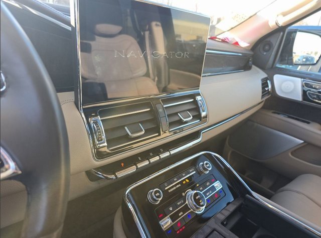 Used 2024 Lincoln Navigator Reserve image 14