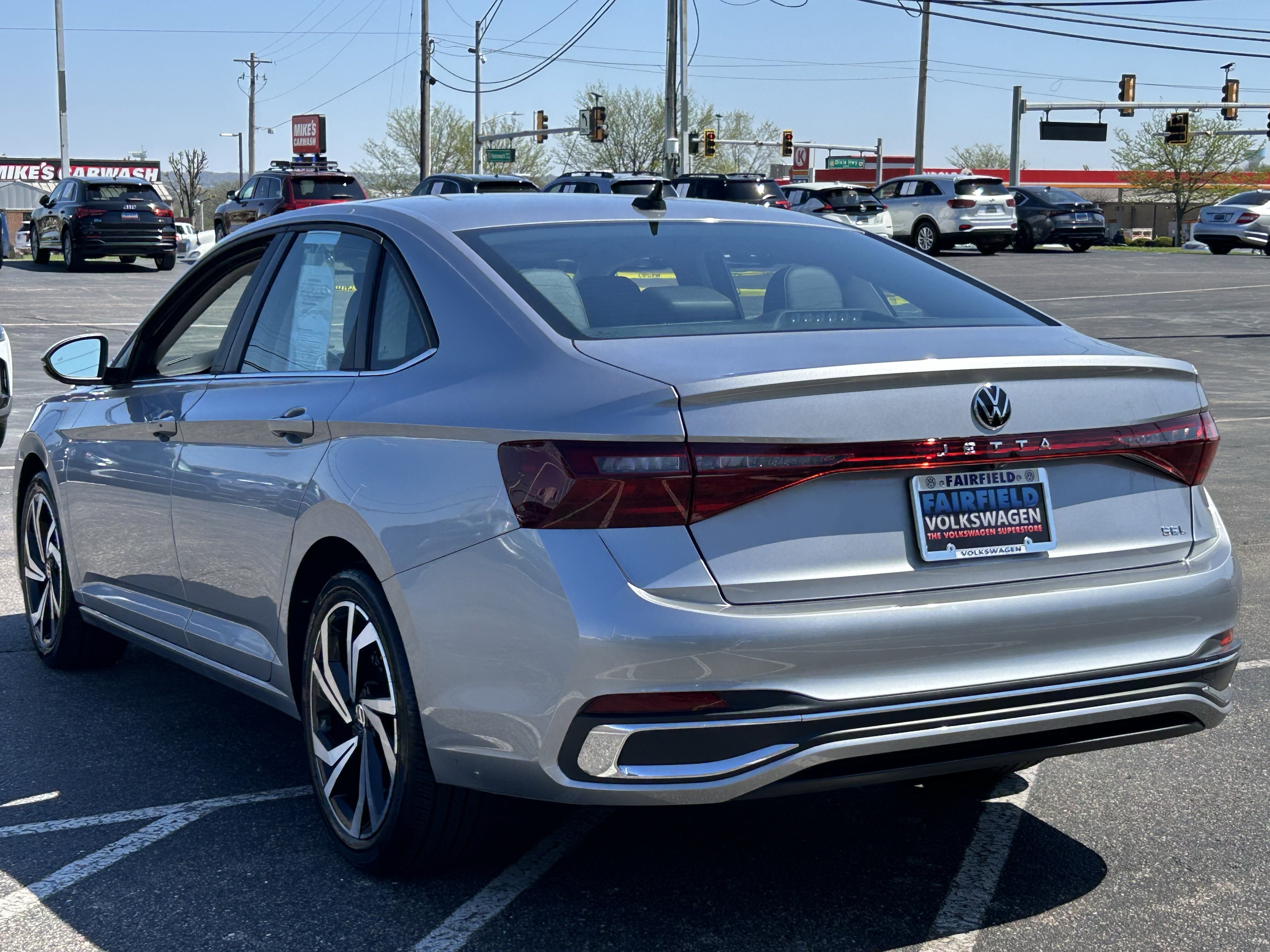 Certified 2025 Volkswagen Jetta SEL image 5