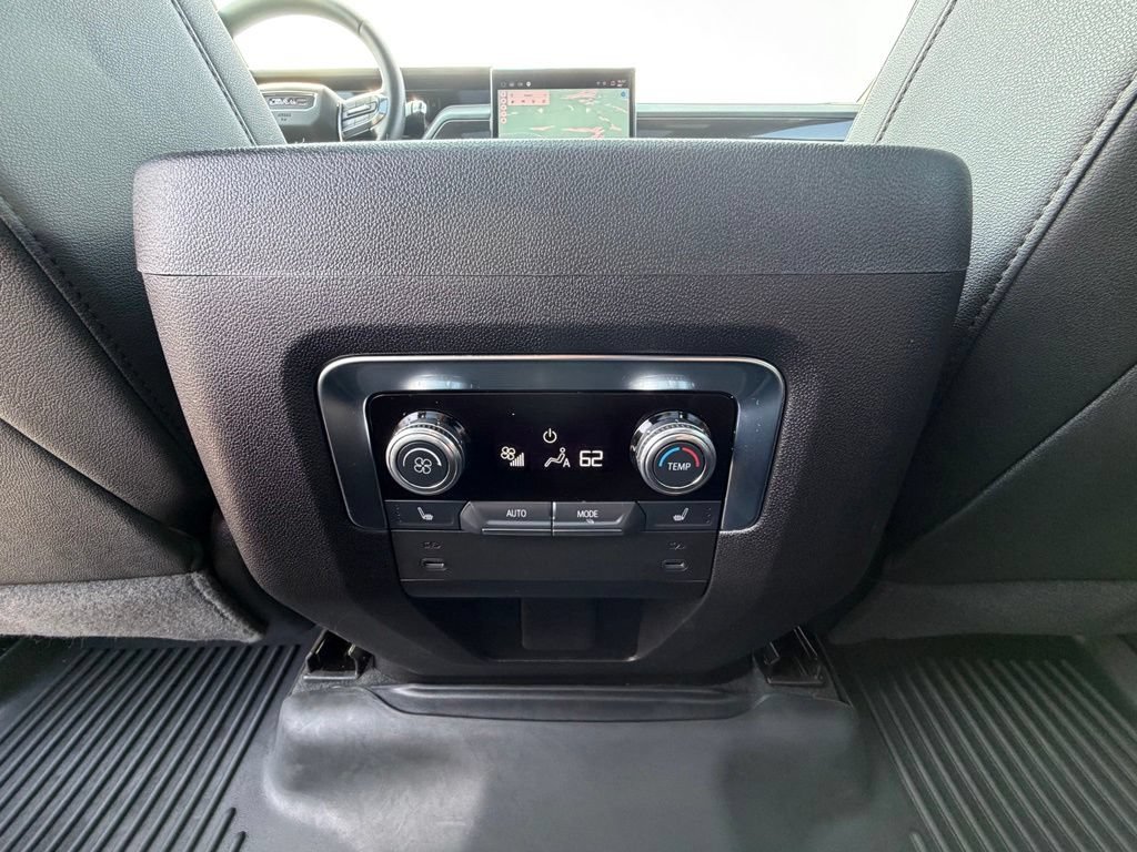 Used 2025 GMC Yukon XL Elevation AWD/4WD image 9