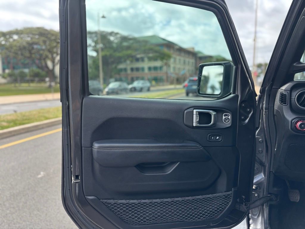 Used 2019 Jeep Wrangler Unlimited Sahara AWD/4WD image 14