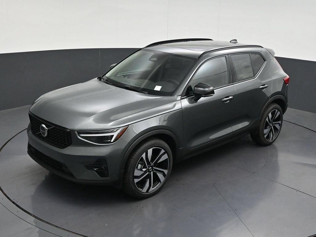 New 2026 Volvo XC40 B5 Plus AWD/4WD image 13