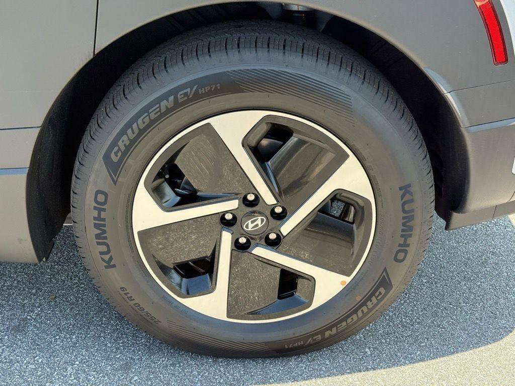 New 2026 Hyundai Ioniq 9 SE image 13