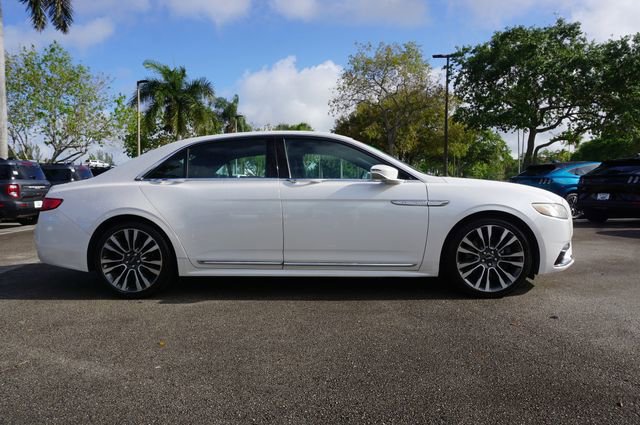 Used 2017 Lincoln Continental Select image 16