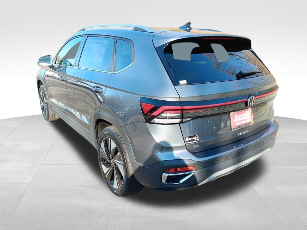 New 2025 Volkswagen Taos SE w/ Panoramic Sunroof Package image 3