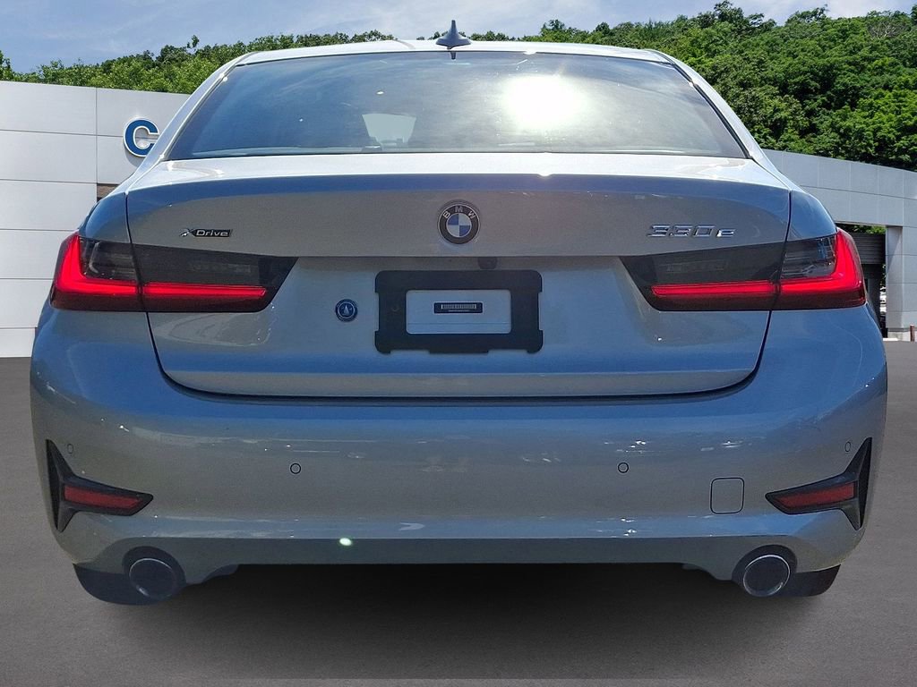 Used 2021 BMW 330e xDrive w/ Premium Package AWD/4WD image 5