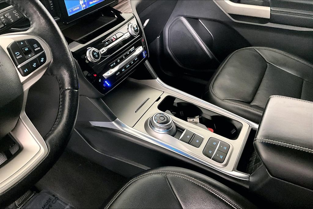 Used 2022 Ford Explorer Limited w/ Equipment Group 301A image 17