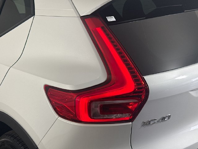 Used 2026 Volvo XC40 B5 Plus AWD/4WD image 35
