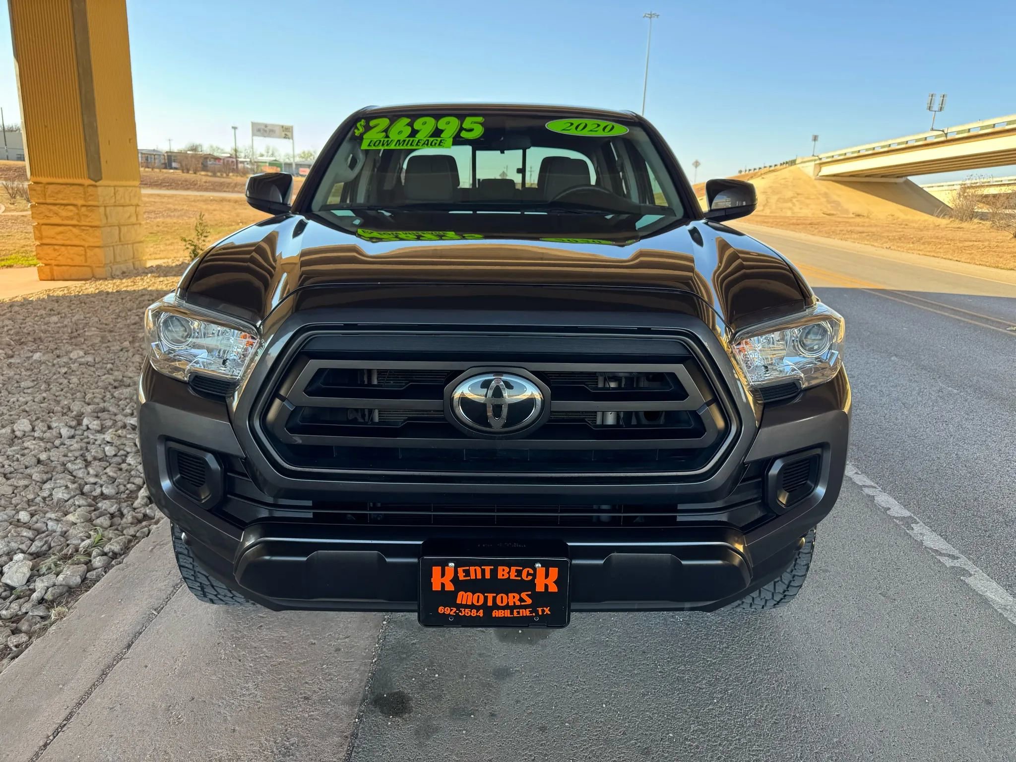 Used 2020 Toyota Tacoma SR image 8
