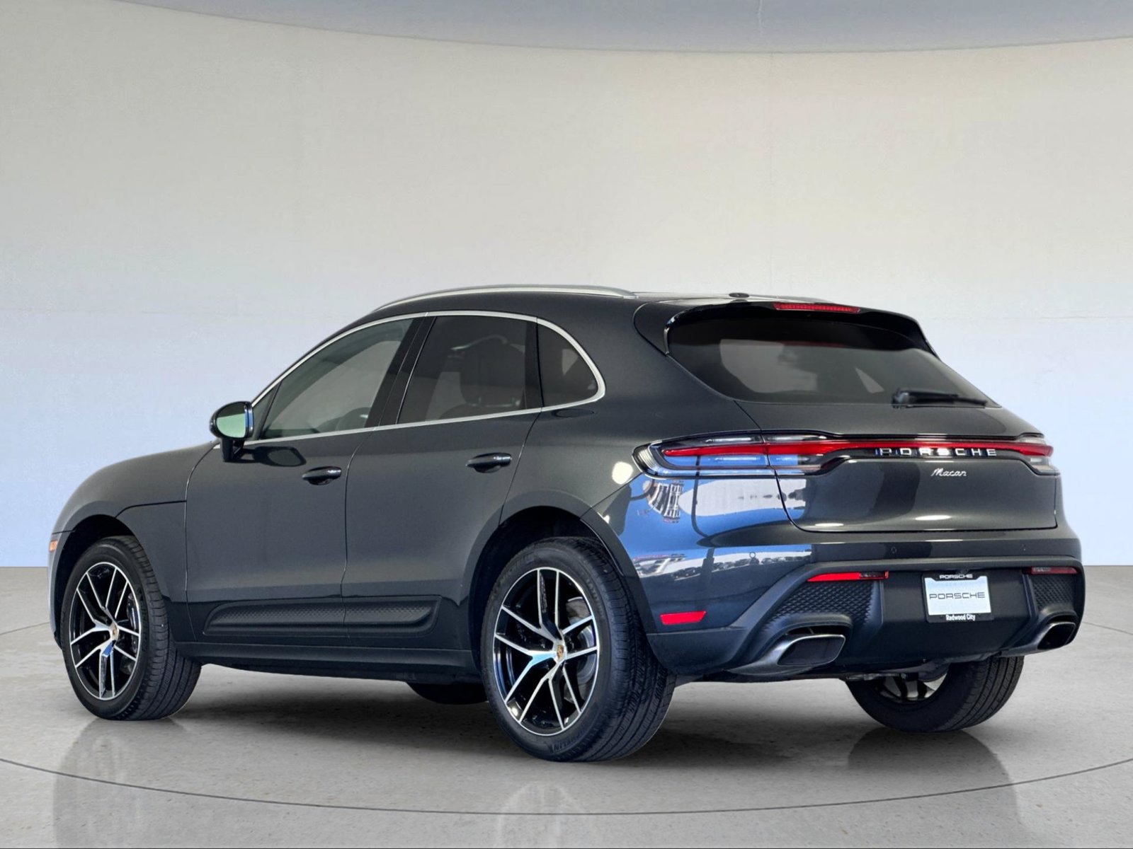 Certified 2026 Porsche Macan AWD/4WD image 3