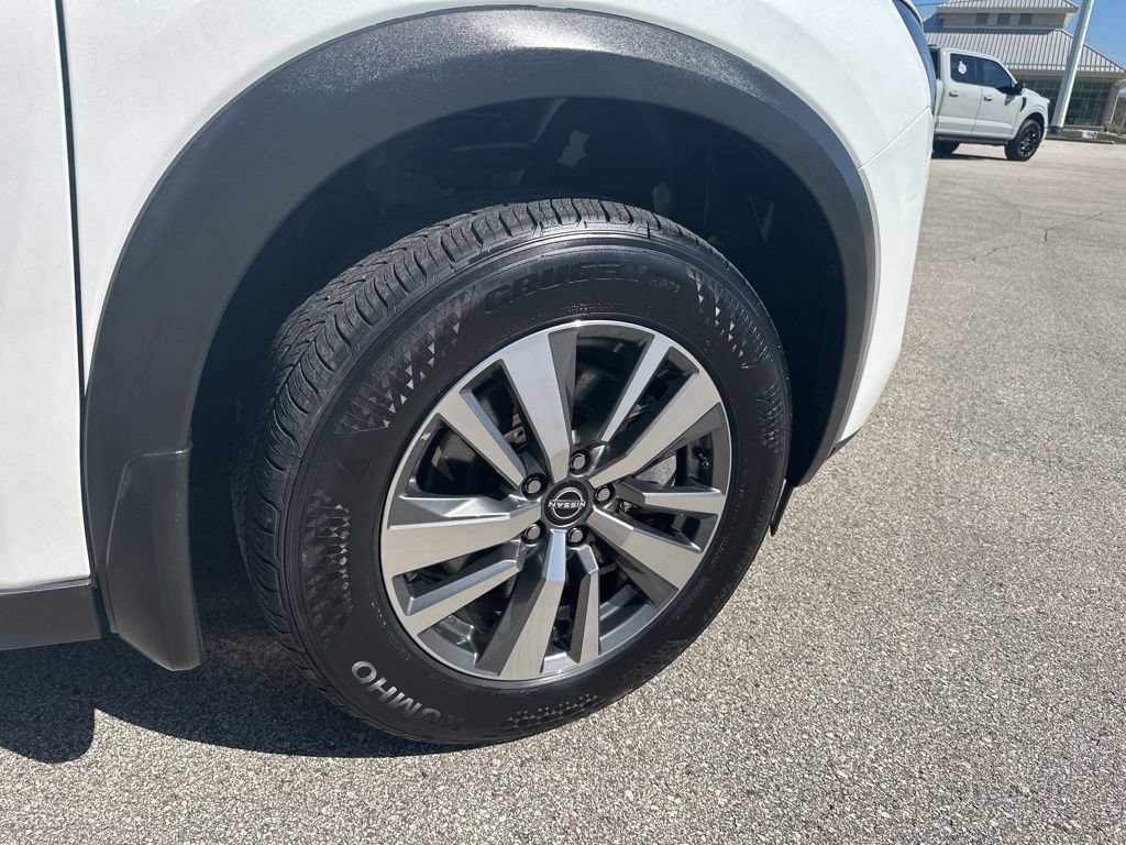 Used 2025 Nissan Pathfinder SL AWD/4WD image 15