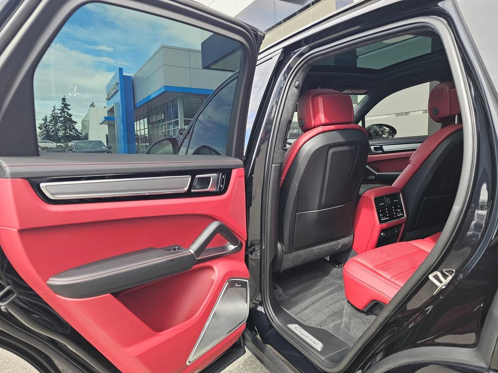 Used 2021 Porsche Cayenne Turbo S AWD/4WD image 18